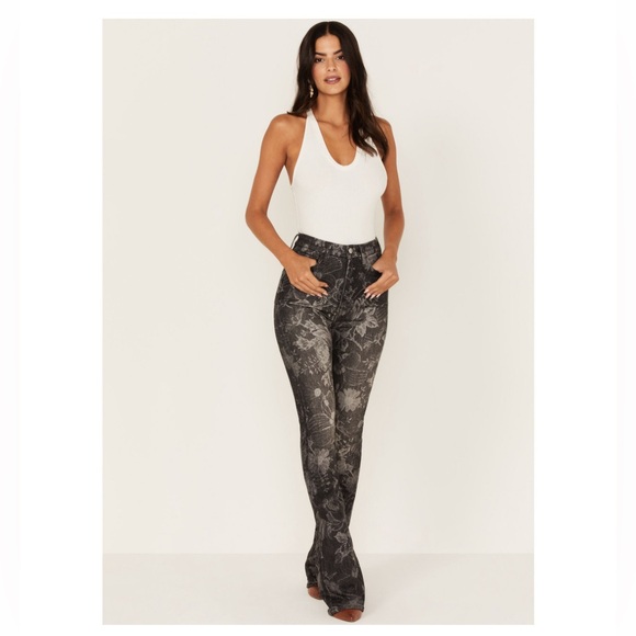 HIGH RISE SKINNY BOOTCUT IN FAIRYTALE FLORAL BLACK Sustainable Seven Jeans NWT - Picture 1 of 12